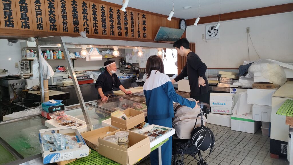明るく話好きな大友鮮魚の店主